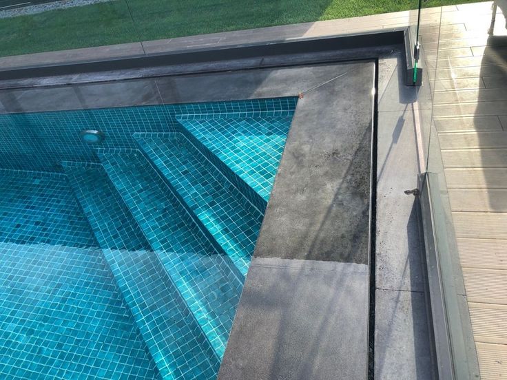 Havuz İç Yüzey Seramik Onarımı ve Değişimi 